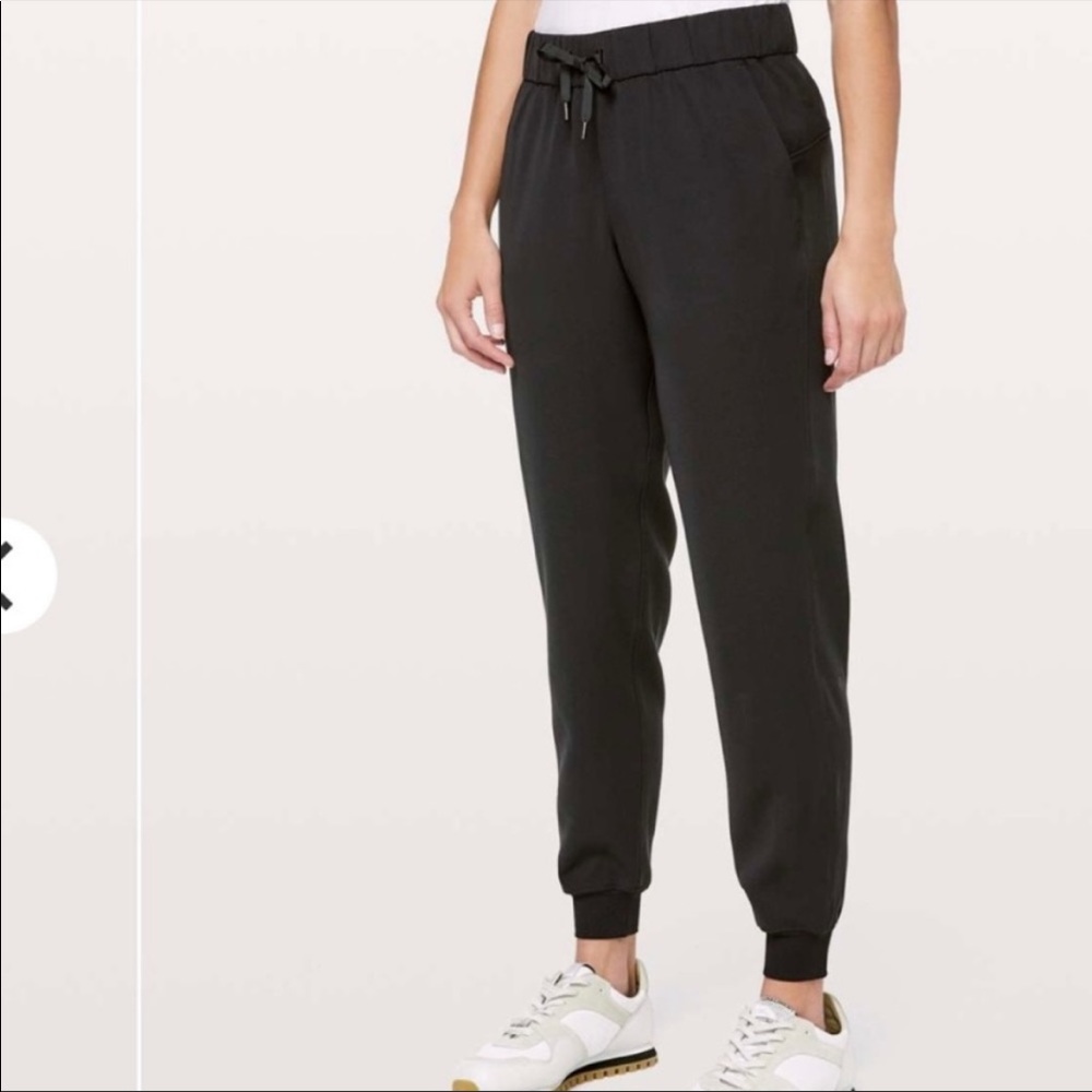 Lululemon black joggers Size 4